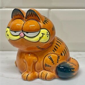 70’s Garfield Ceramic Figurine with tag